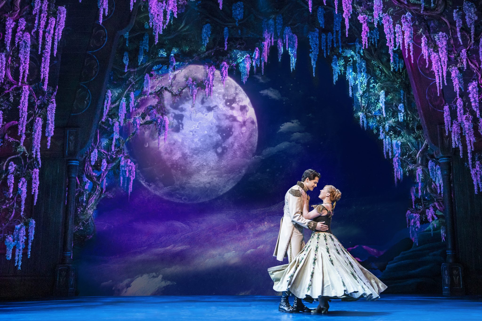 Disney Musical Brings Magic Of Frozen To Segerstrom Stage