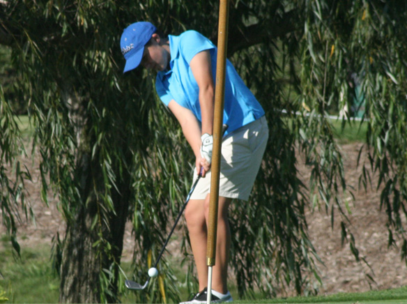 Los Al golf opens league with win