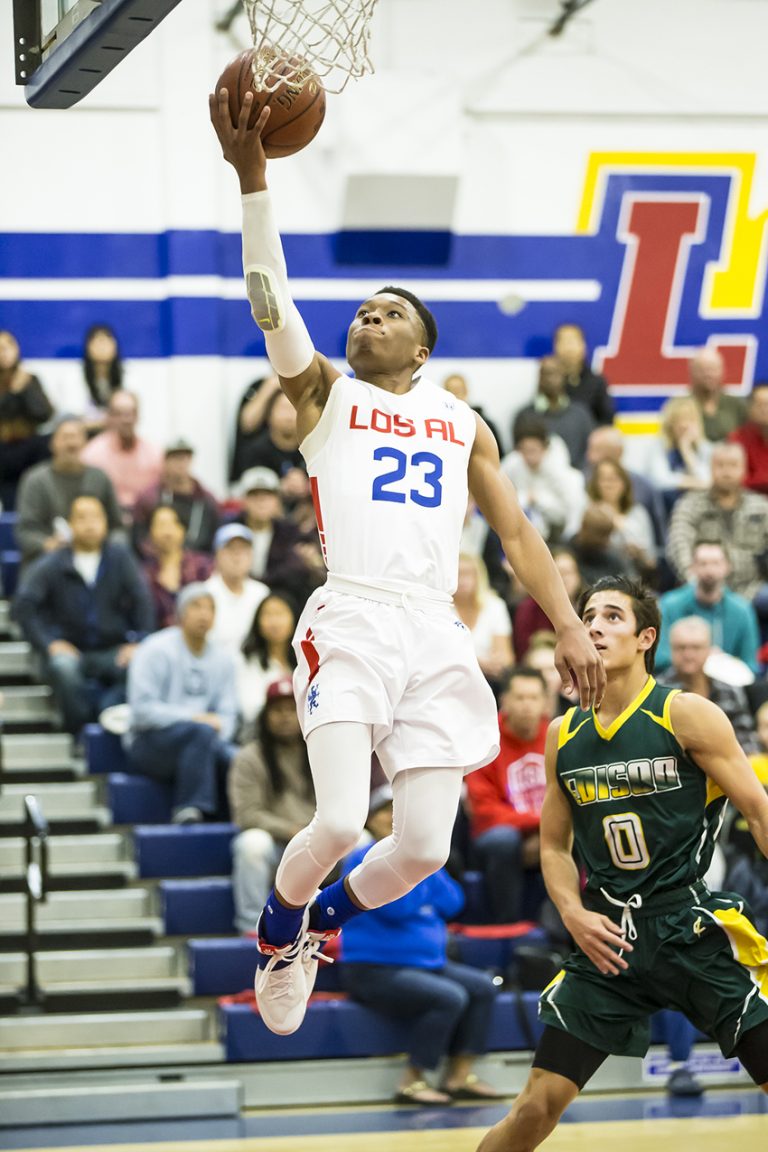 SPORTS PHOTOS: Victory last week gives Los Al share of league title