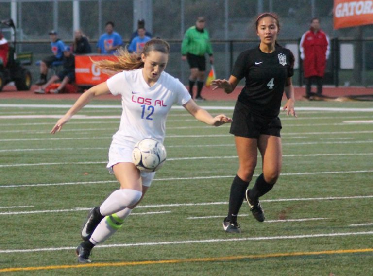 Los Al girls soccer reaches quarterfinals