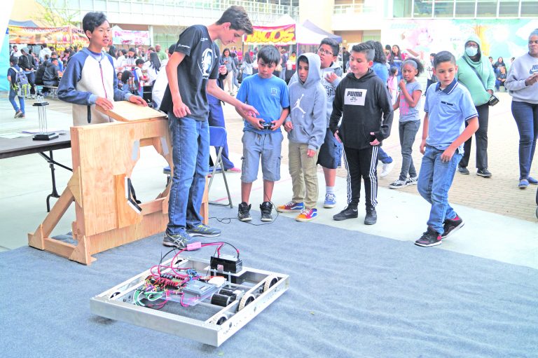 Los Al Robotics team puts robot on display