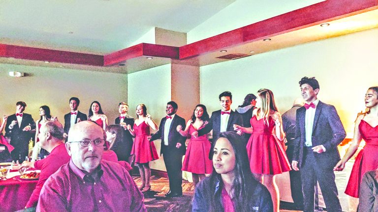 Los Al show choir entertains Chamber