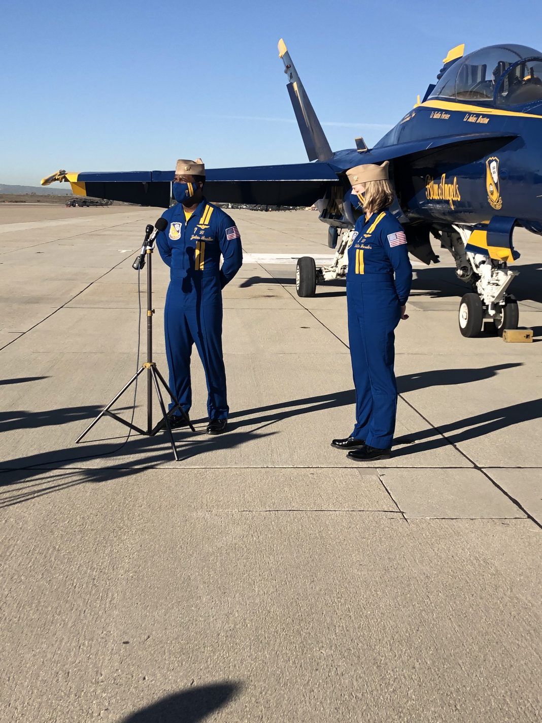 Two "Blue Angels" make pitstop in Los Al to promote airshow