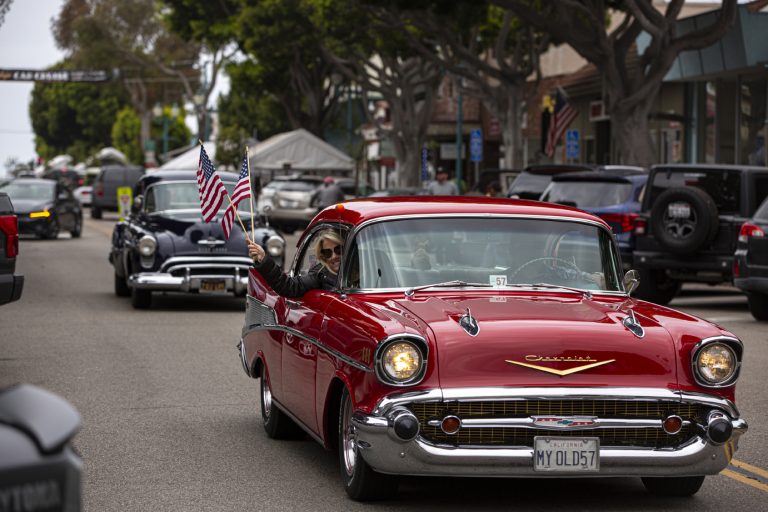 Los Al, Seal Beach car lovers enjoy pandemic Car Cruise