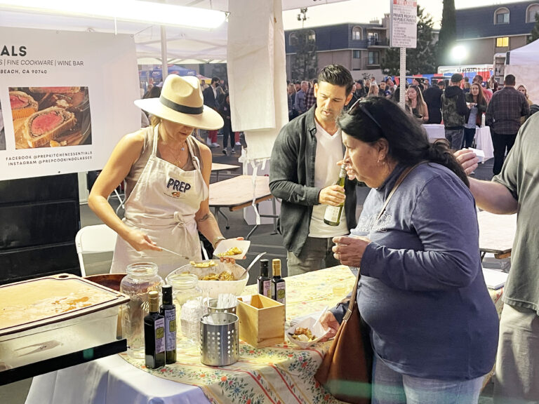 Thousands line up for a Taste for Los Al as restaurants serve up samples