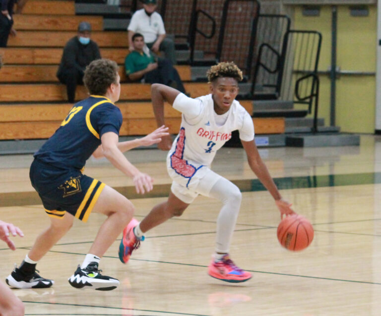 Griffins start cold, fall to SAMOHI in OT at Thanksgiving Showcase