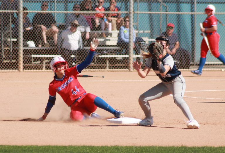 Los Al softball team has makings of a contender