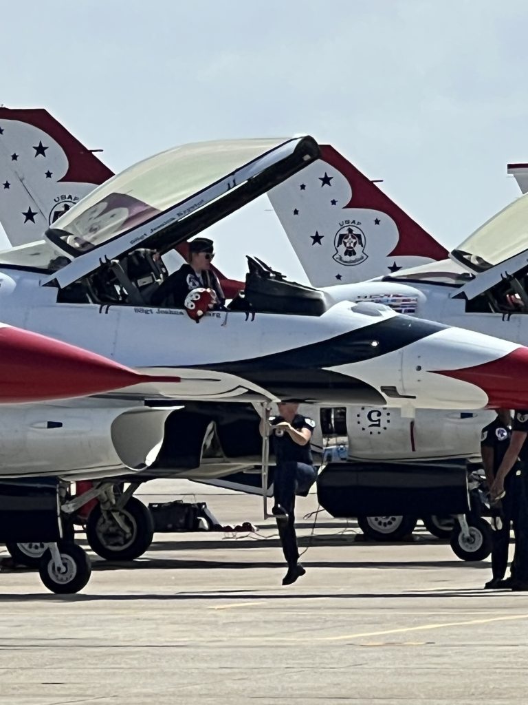 SoCal skies sizzle as warplanes, others participate in Pacific Airshow