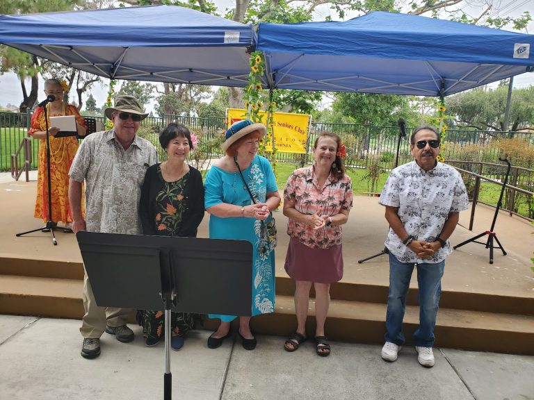 Da’ Hawaii Seniors Club and guests enjoy a potluck picnic and entertainment