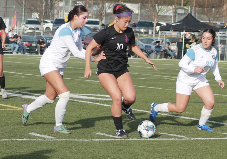 Los Alamitos girls soccer gets defensive in early season play