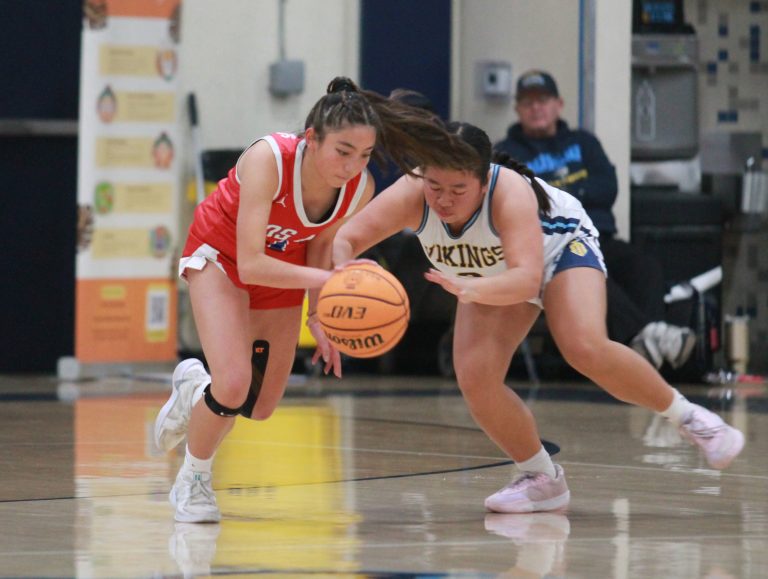 Los Al girl hoops await playoff pairing with share of league title