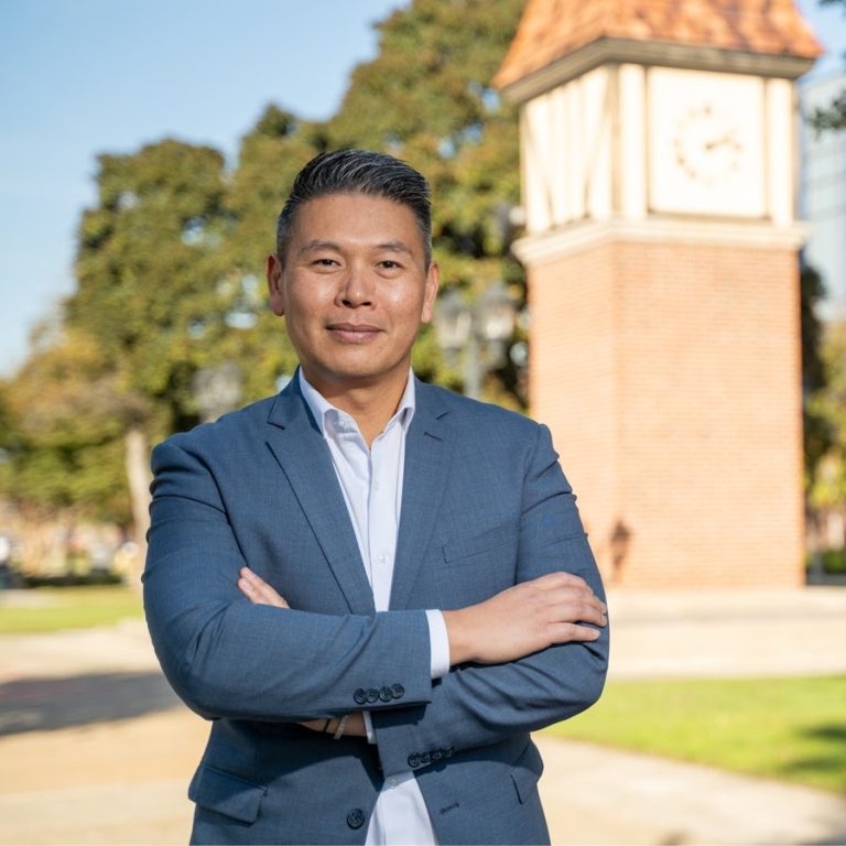 Tran meets with troops, pledges to work for pay during shutdown