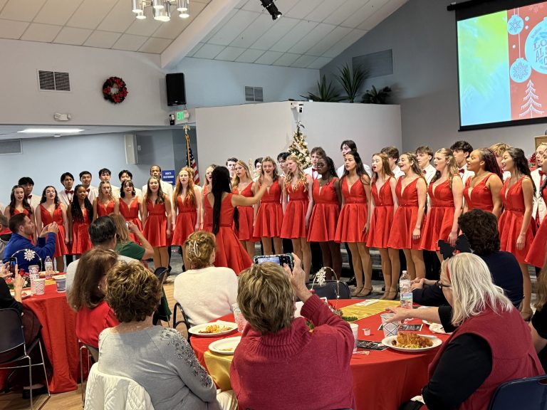 LAHS Show Choir revs up the Christmas spirit at Los Al Chamber breakfast