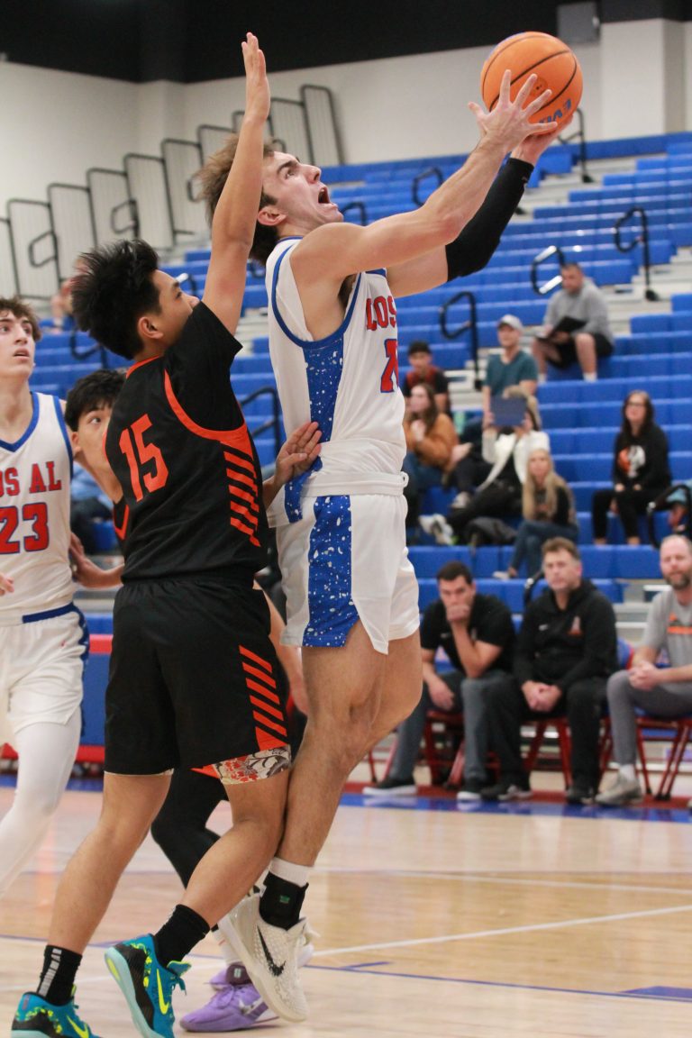 Los Alamitos holds off Huntington Beach, looks to secure playoff spot