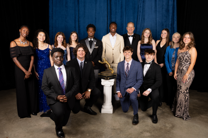 Former Los Al standout receive to receive collegiate football’s highest receiving honor