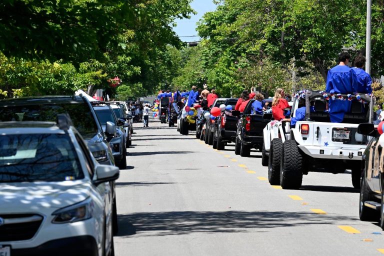 More than 500 LAHS grads roll through Rossmoor in 2026 parade
