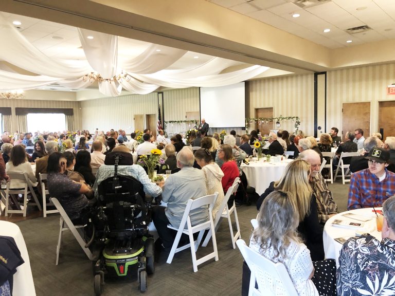 Community gathers to pay tribute to Dave and Diane Appling